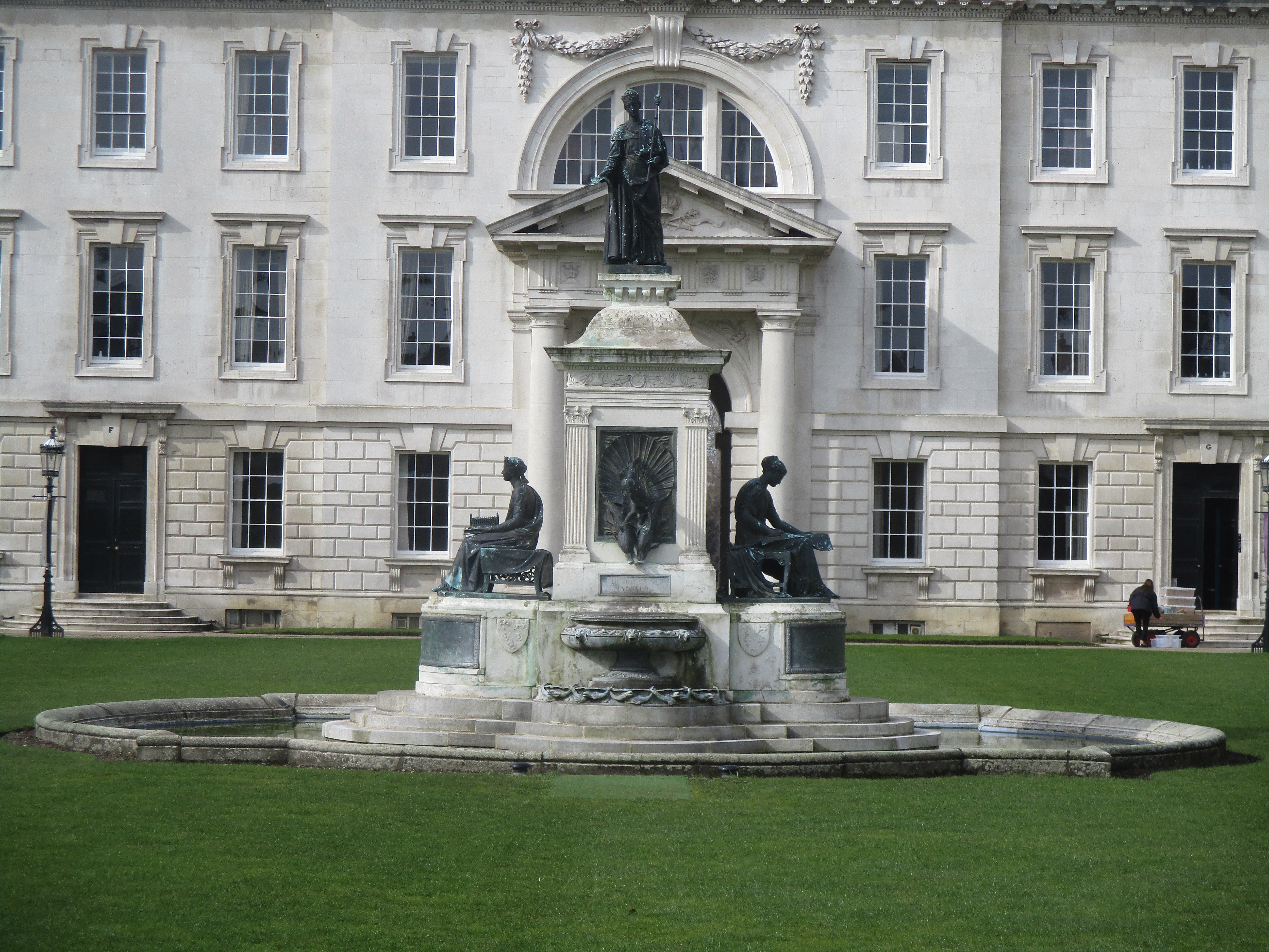 King's College and Its Grounds, Cambridge | Louise Jayne's Blog