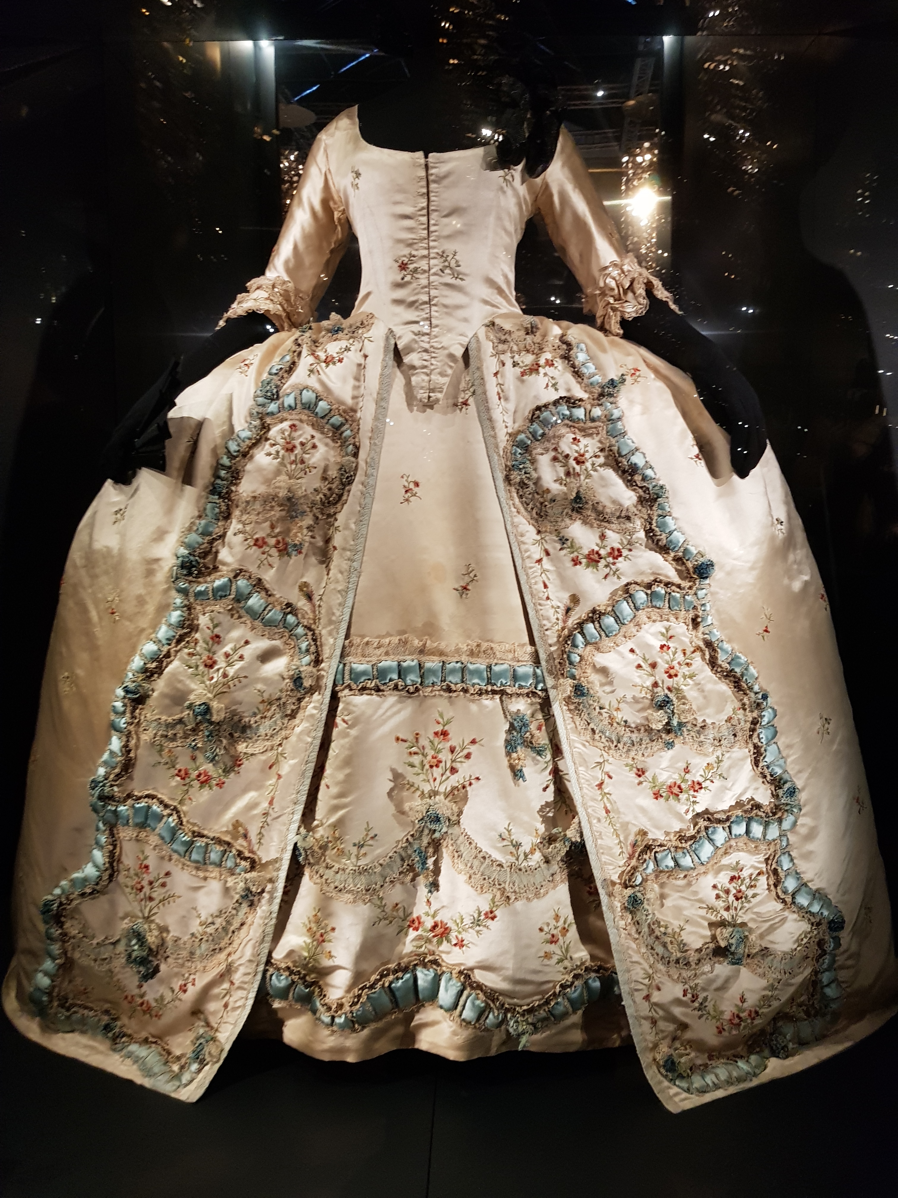 Marie Antoinette Style @ The V&A | Louise Jayne's Blog